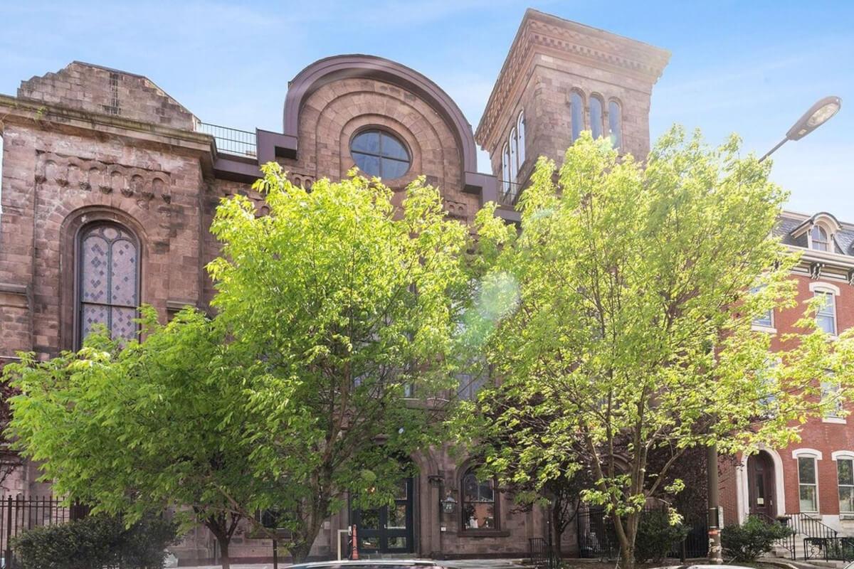 1520 Green Street was originally a church, with architecture featuring Romanesque, Italianate, and Norman elements.