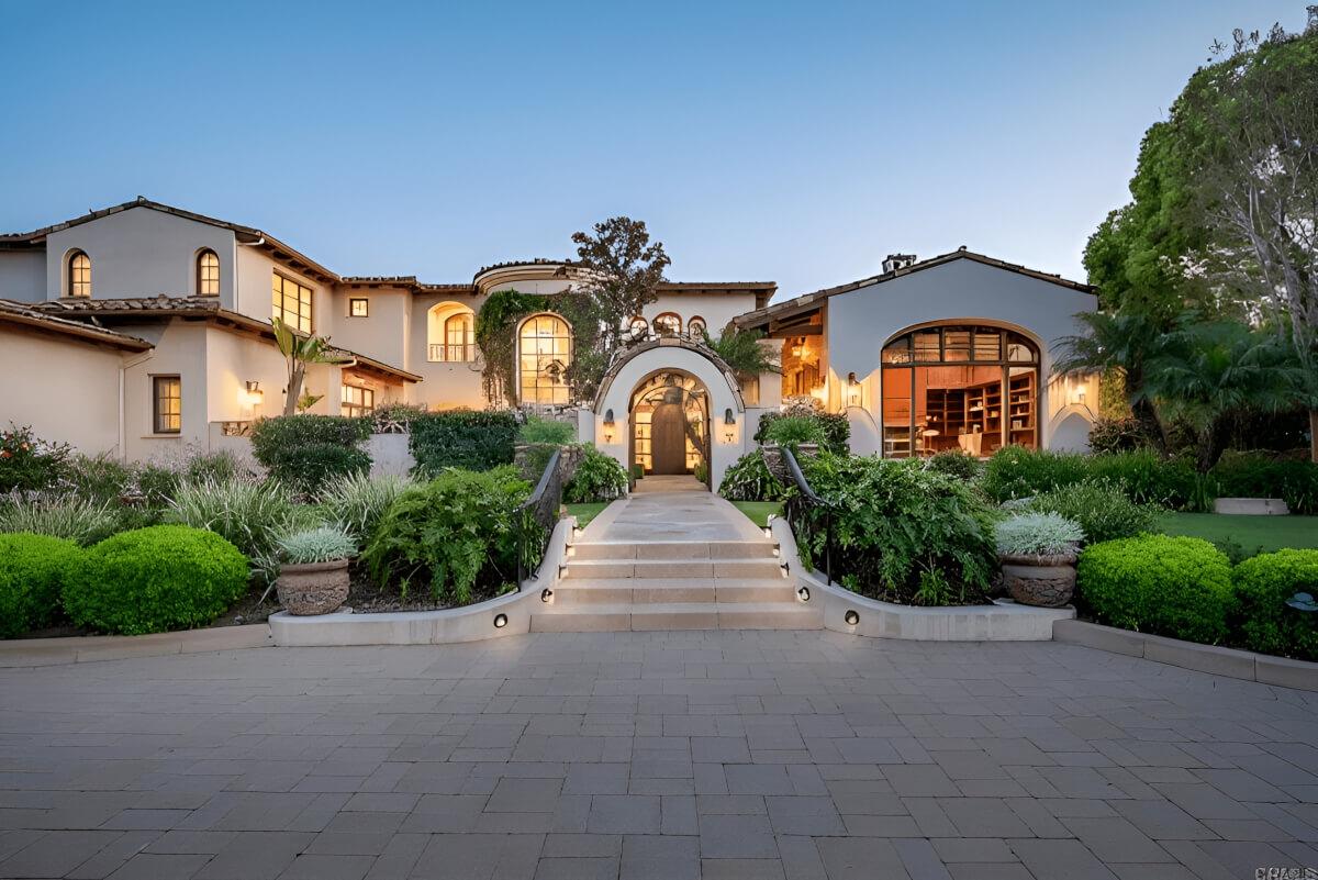 Enter the front courtyard of 6725 Calle Ponte Bella from the driveway.