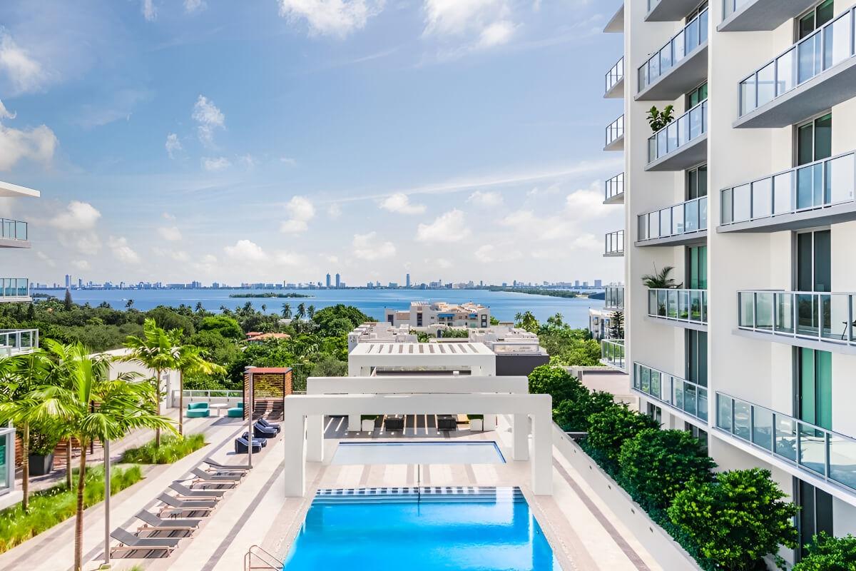 A rooftop pool stretches out towards the Biscayne Bay.