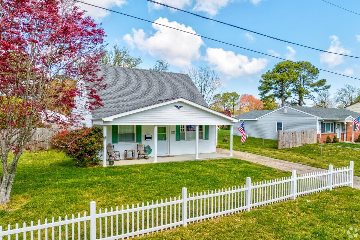 Single family home with white picket fence