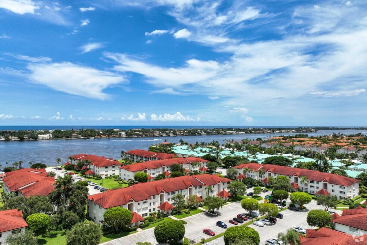 Hypoluxo is the perfect seaside town for boating and fishing lovers.