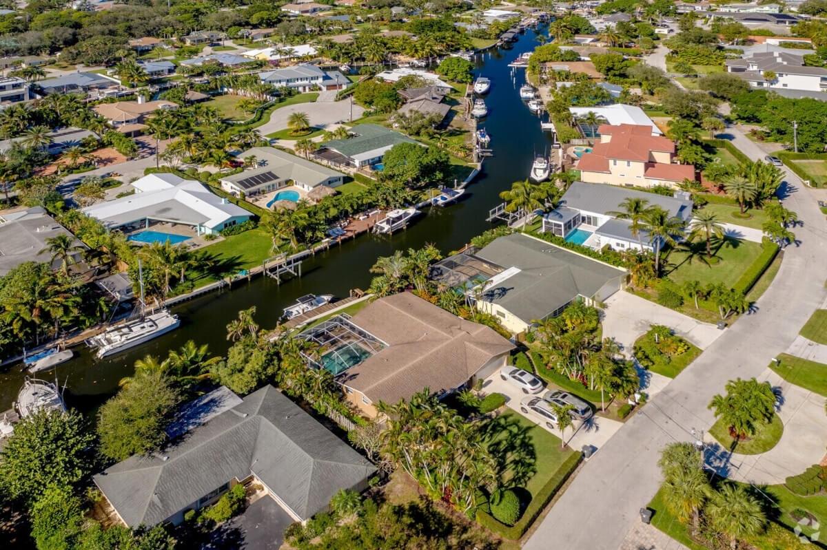 Set on the river, Juno Ridge is a perfect place for outdoorsy renters.