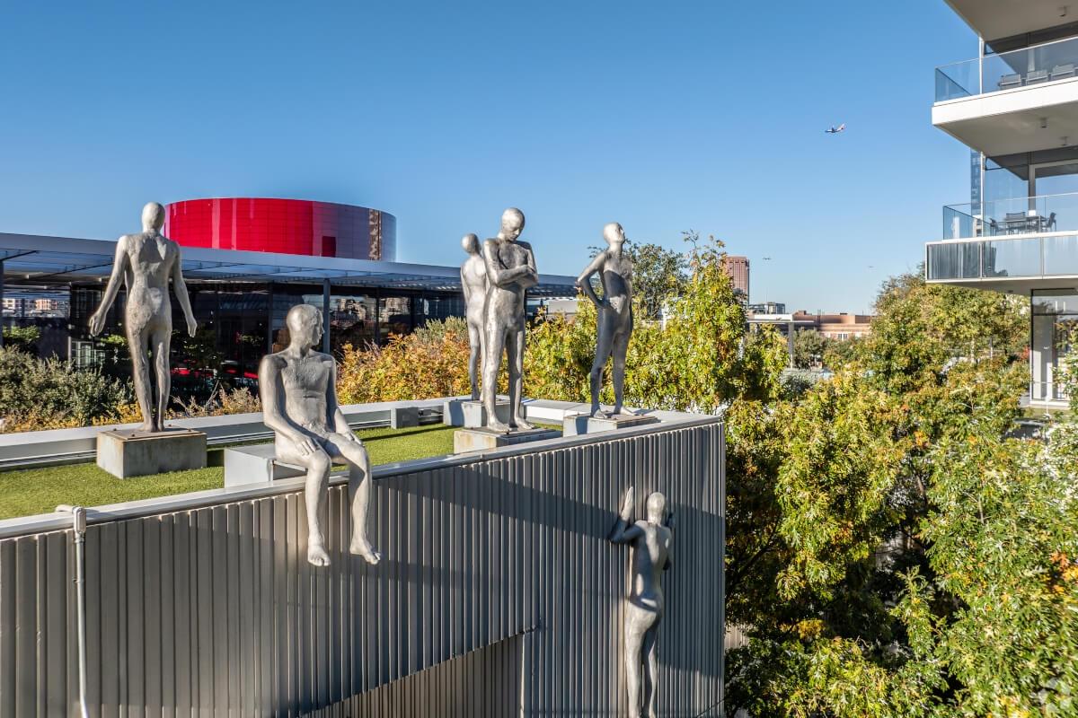 Iron sculptures on top of a buiding