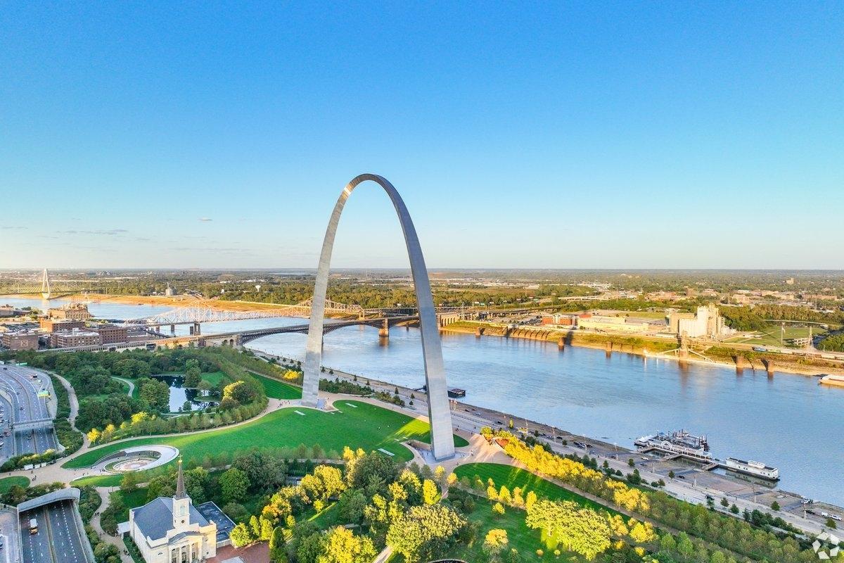 The big, silver arch that St. Louis is famous for