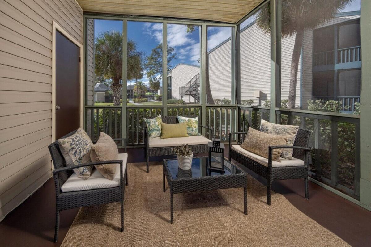 An apartment patio at Enclave at Lake Ellenor.