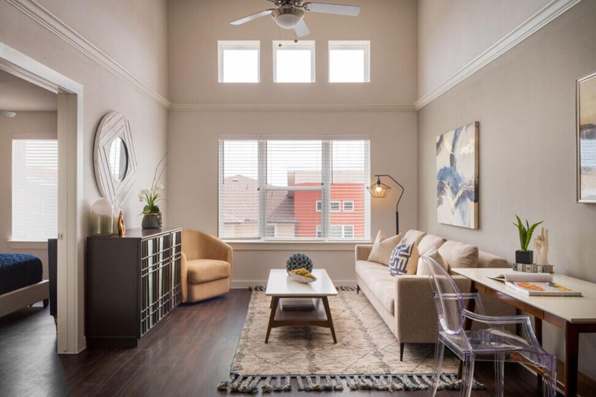 A living room at the Vi Collina apartment community has high ceilings.
