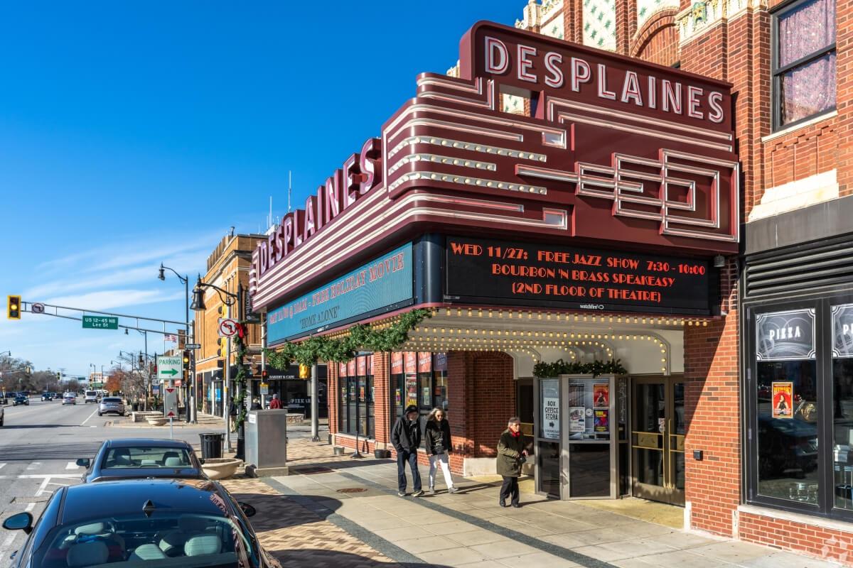 The Des Plaines Theatre sits in downtown.