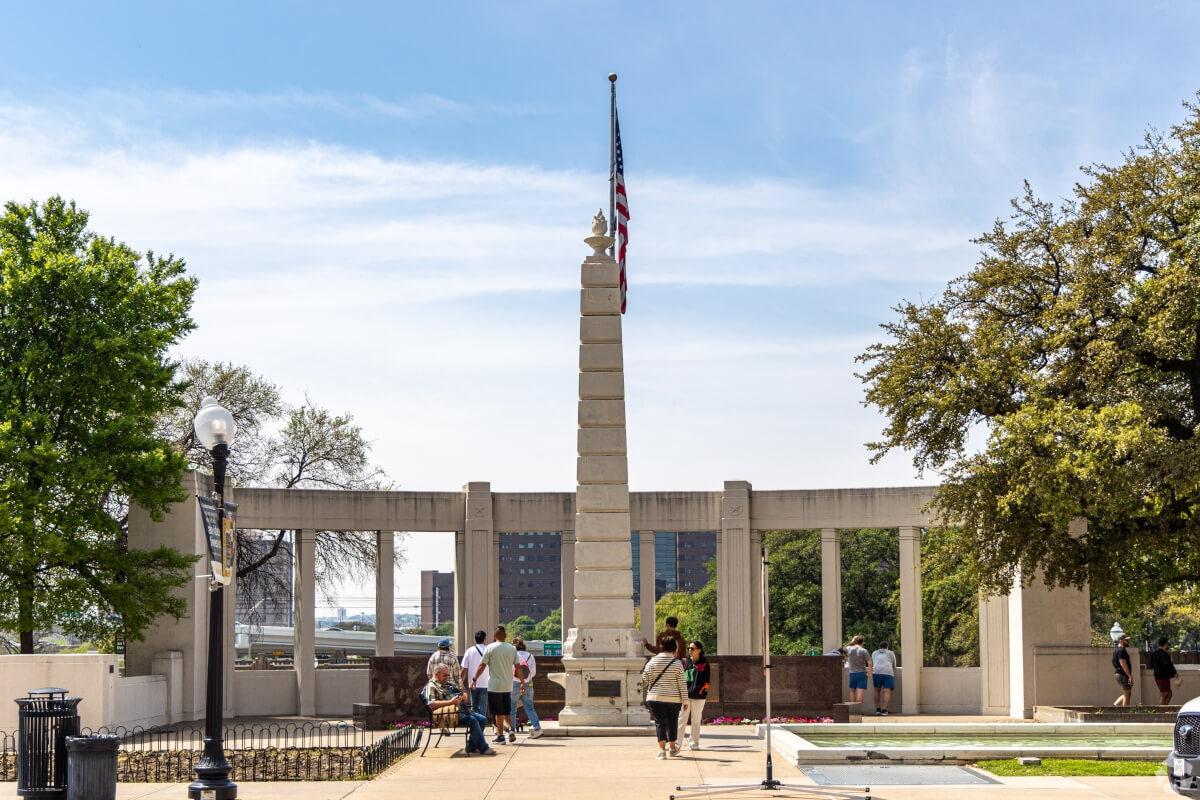 Dealey Plaza has many historical attractions in it.