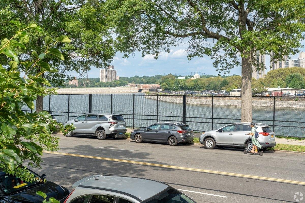 Waterside view in the Kingsbridge neighborhood