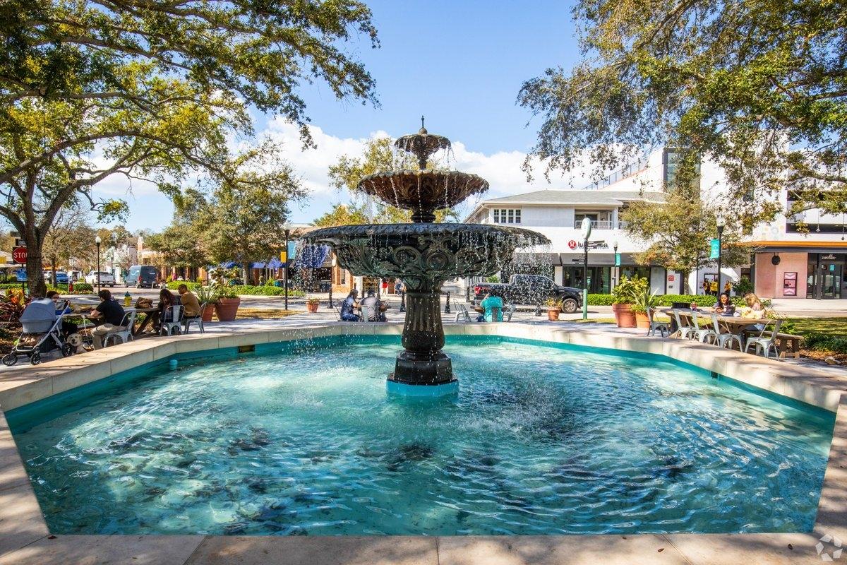 The beautiful Hyde Park public fountain on a sunny day