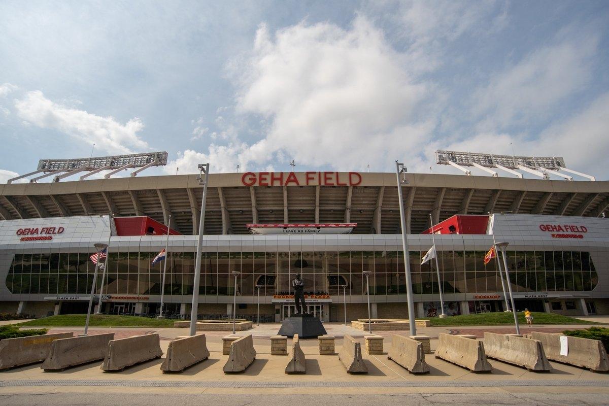 Street view of the Kansas City Chiefs football stadium