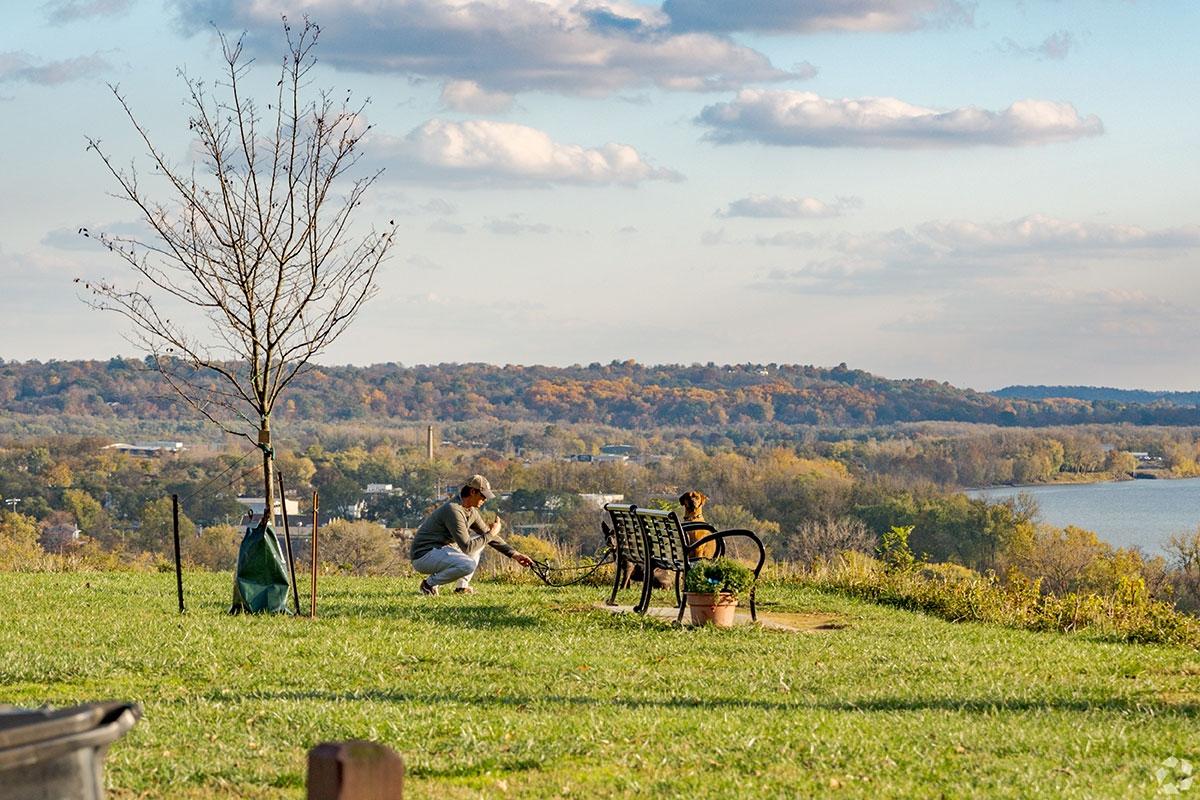Hyde Park combines modern and traditional living in Cincinnati.