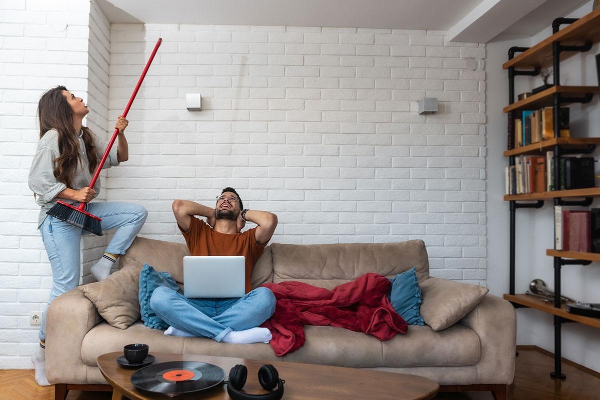 Renter's telling their upstairs neighbor to quiet down.