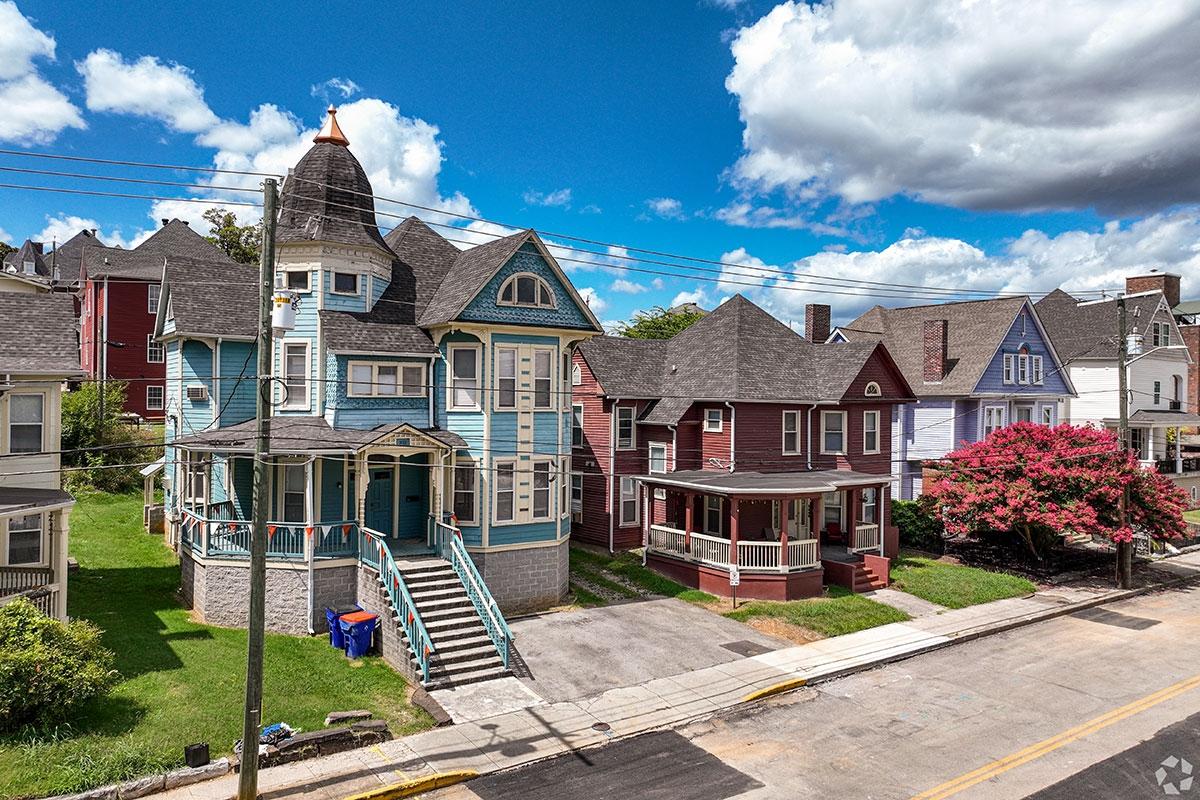 Fort Sanders has beautiful homes. 