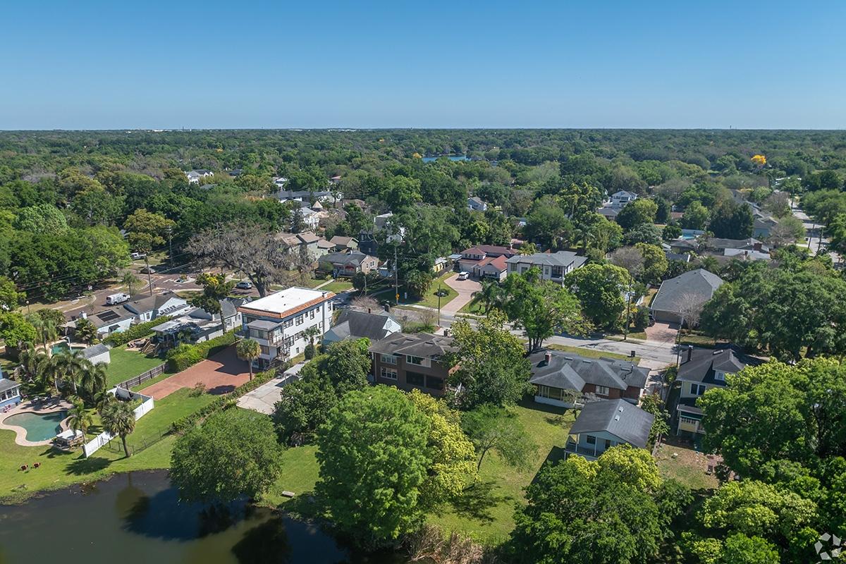 Delaney is a quiet community only 5 minutes from Downtown Orlando.