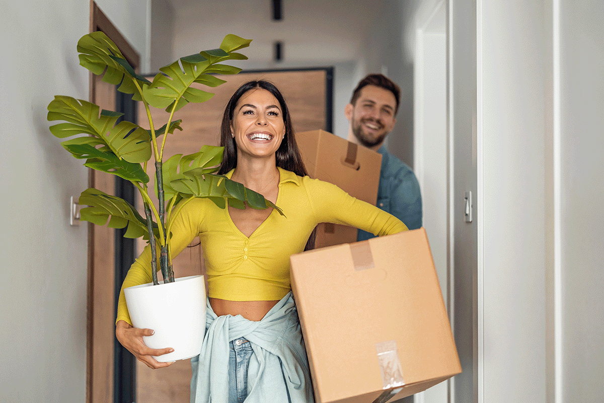 COUPLE MOVING
