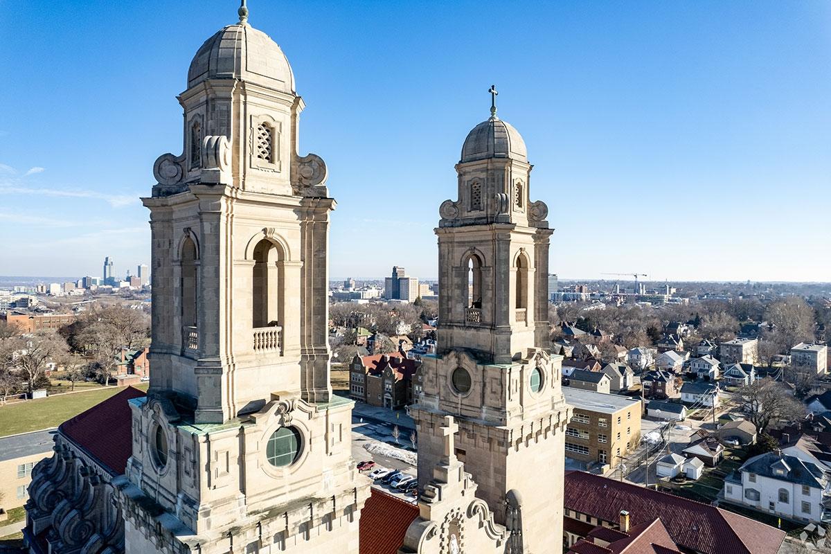 Midtown Omaha is close to Downtown Omaha and boasts beautiful architecture. 