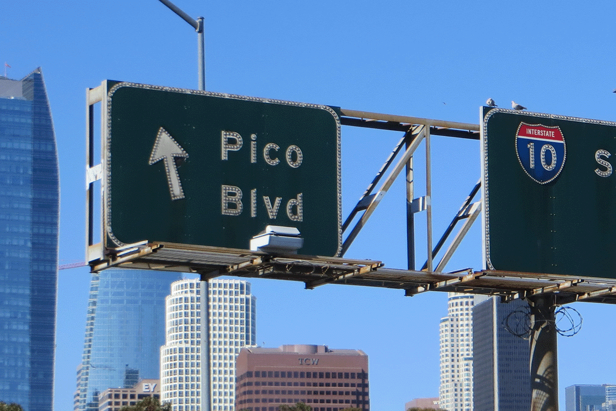 Sign to pico boulevard in santa monica