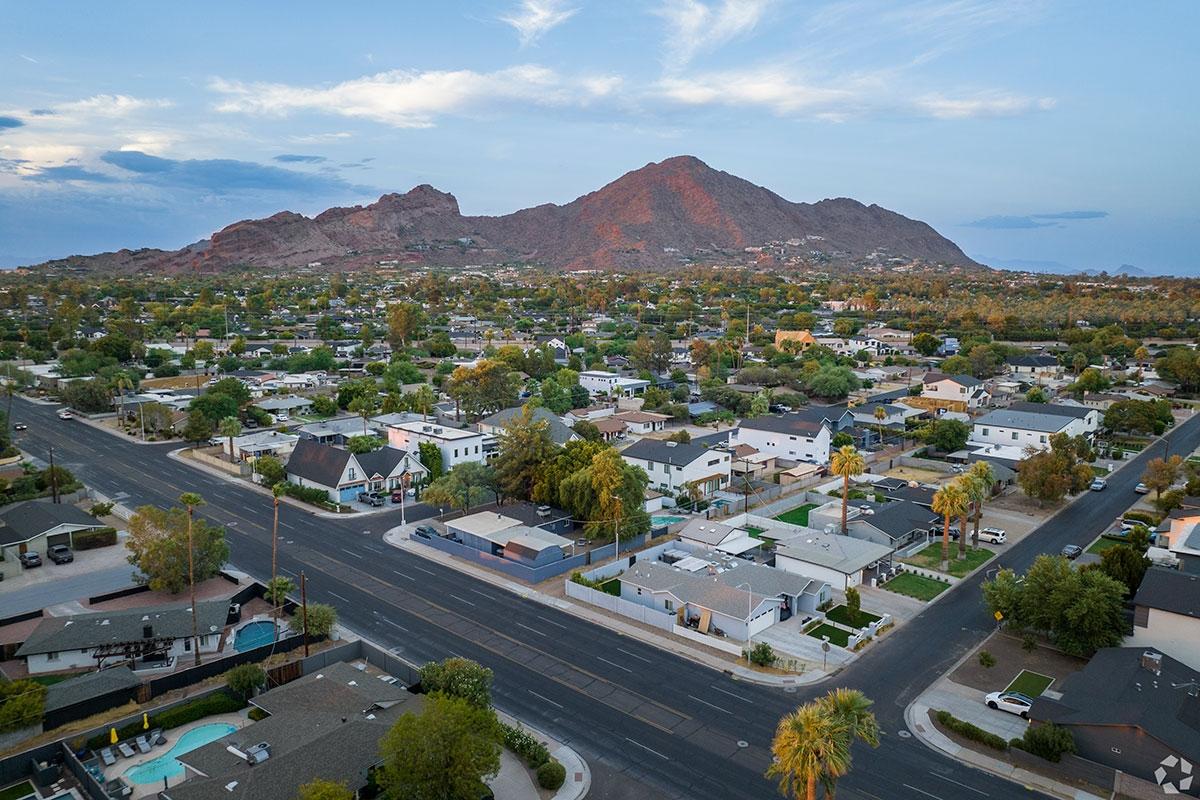 Arcadia is close to Camelback Mountain and Echo Canyon, perfect for outdoor loving renters.