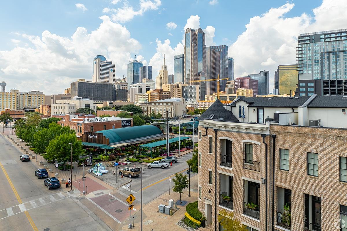 Downtown Dallas is a continuously growing area with arts, urban green spaces, and fine dining.
