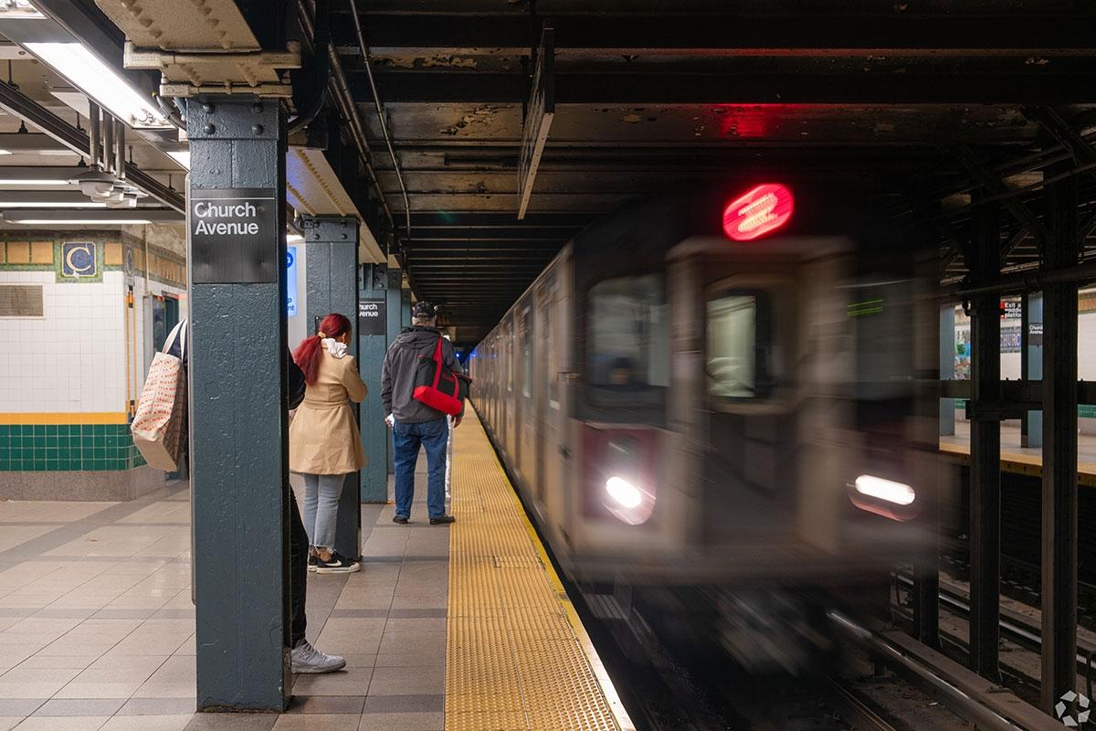 The transportation in Flatbush makes it easy to get to Manhattan.