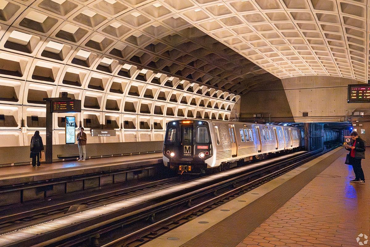 Clarendon/Courthouse is a good city for commuting to Crystal City.