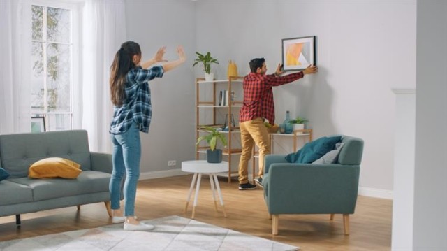 People decorating their apartment