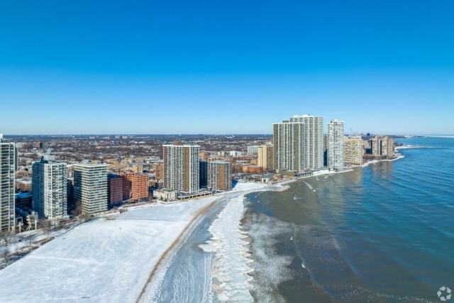 Aerial photo of Chicago lakefront