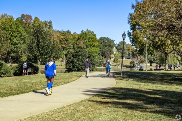 Scenic walking trail at Freedom Park in Charlotte NC with joggers and residents enjoying the outdoors — perfect for apartment renters seeking green spaces nearby.