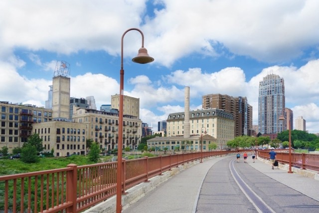 A street view of downtown Minneapolis, MN