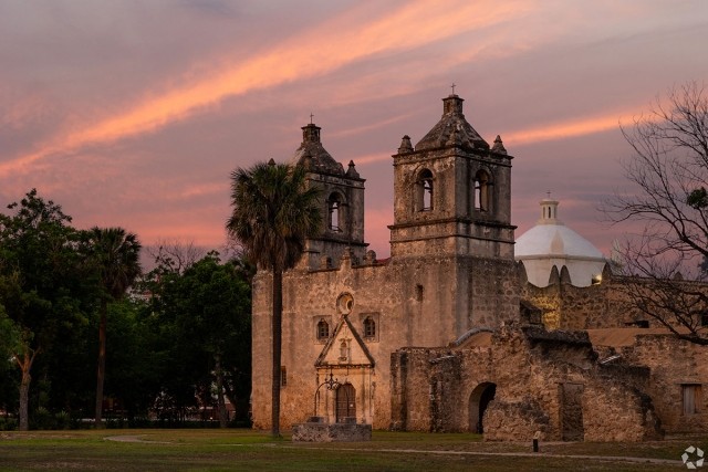 Photo of historic Spanish building in Texas.