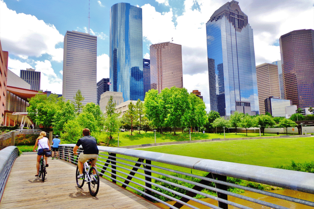 Pros and Cons of Retiring in Houston