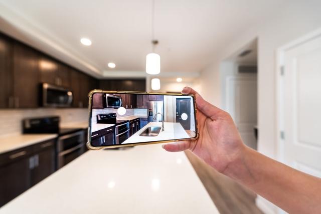 Landlord creates 3D apartment tour.