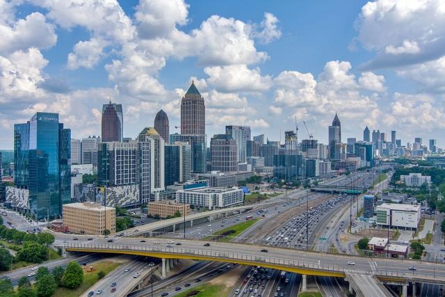 Downtown skyline of Atlanta with the highway running next to it.