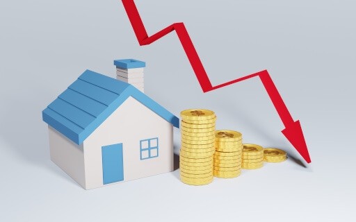 An image of a house with an arrow above it.